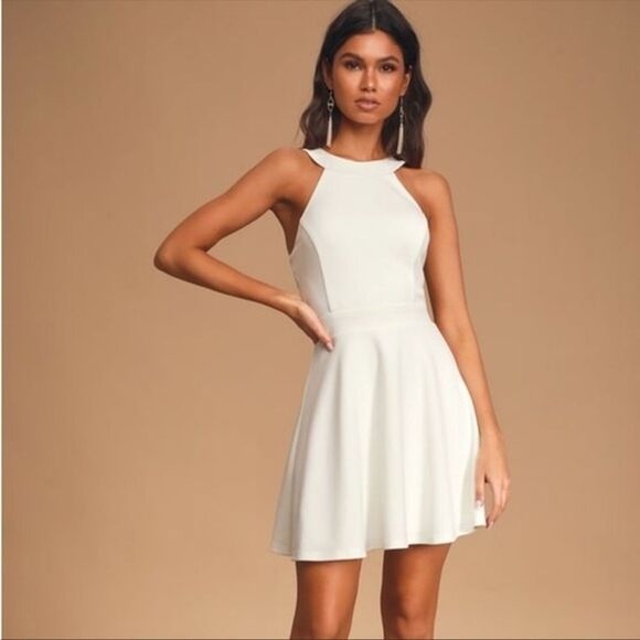 LULUS SIZE SMALL WHITE KEEP EM COMING BACKLESS SKATER DRESS New Mark On Dress - Picture 1 of 11